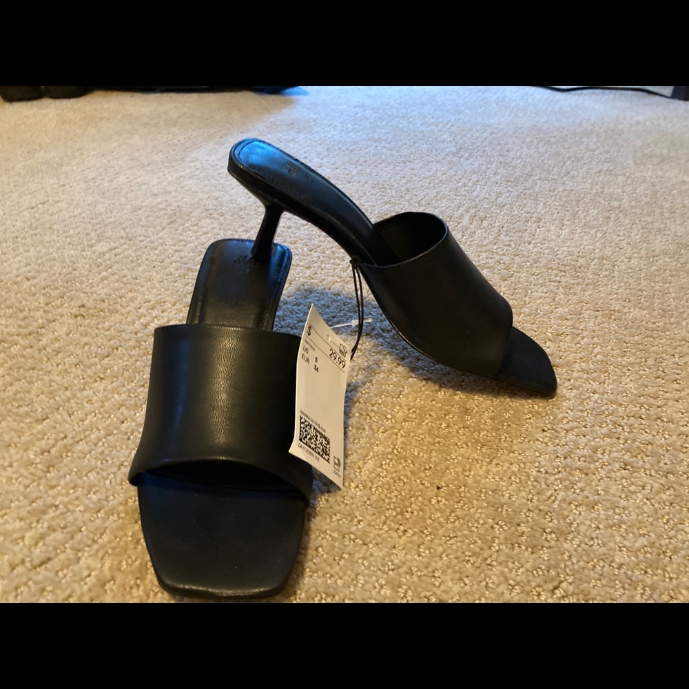 NWT H & M Slides - Black